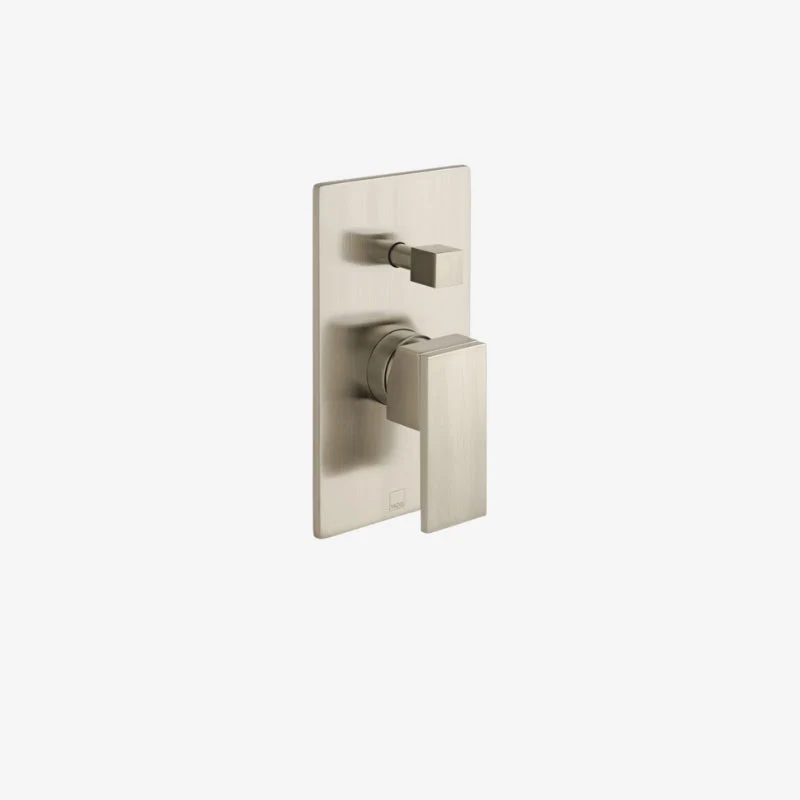 VADO Notion Rectangle Wall Mounted 2-Outlet Manual Valve with Diverter 112 x 100 x 185 mm