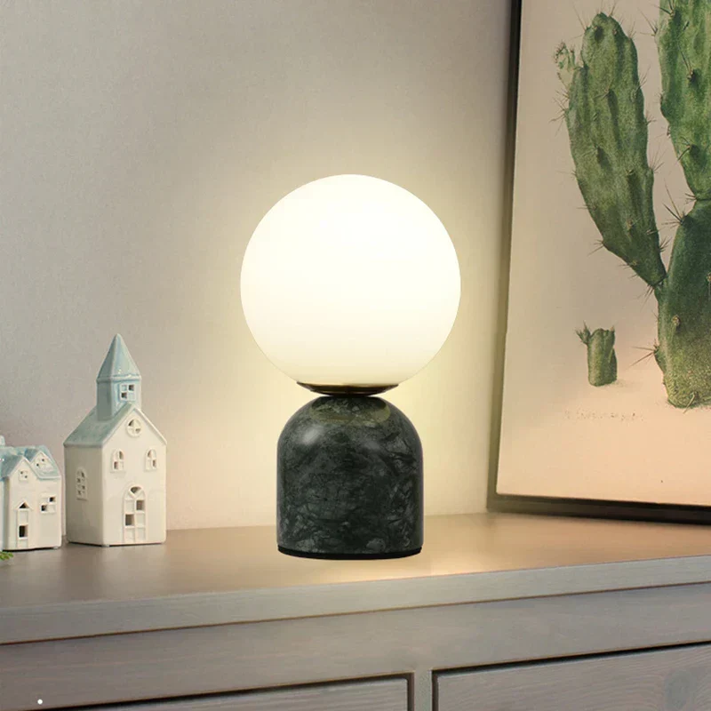 Modern marmor bordslampa med runt glas, elegant belysning för vardagsrum | Veska