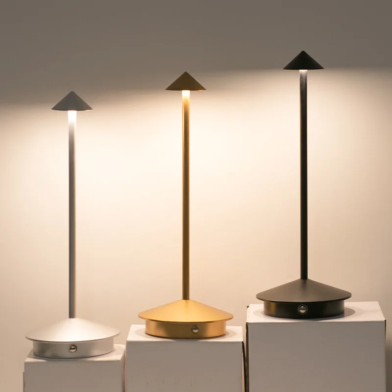 Modern LED bordslampa med touchsensor – Dimbar, Trådlös och Minimalistisk Design | Veska