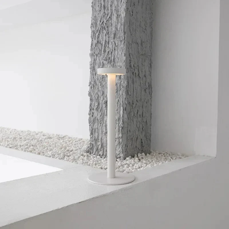 Zephyr Aluminium LED Bordslampa | Veska