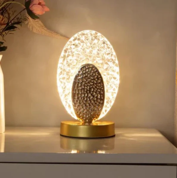 Elegant bordslampa i påfågeldesign | Veska