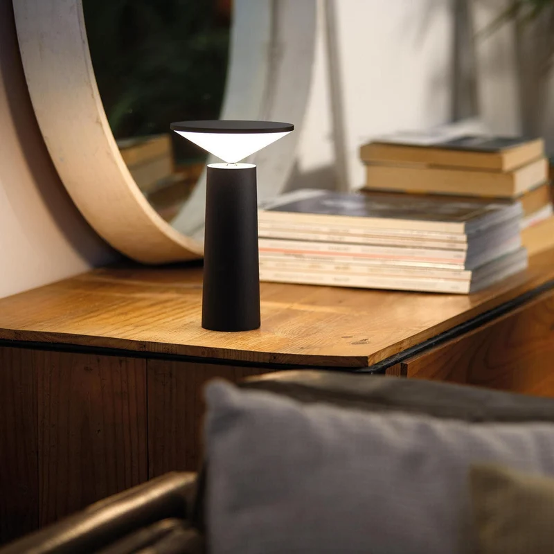 FlexiBeam - Modern LED Bordslampa med Svängbart Huvud | Veska