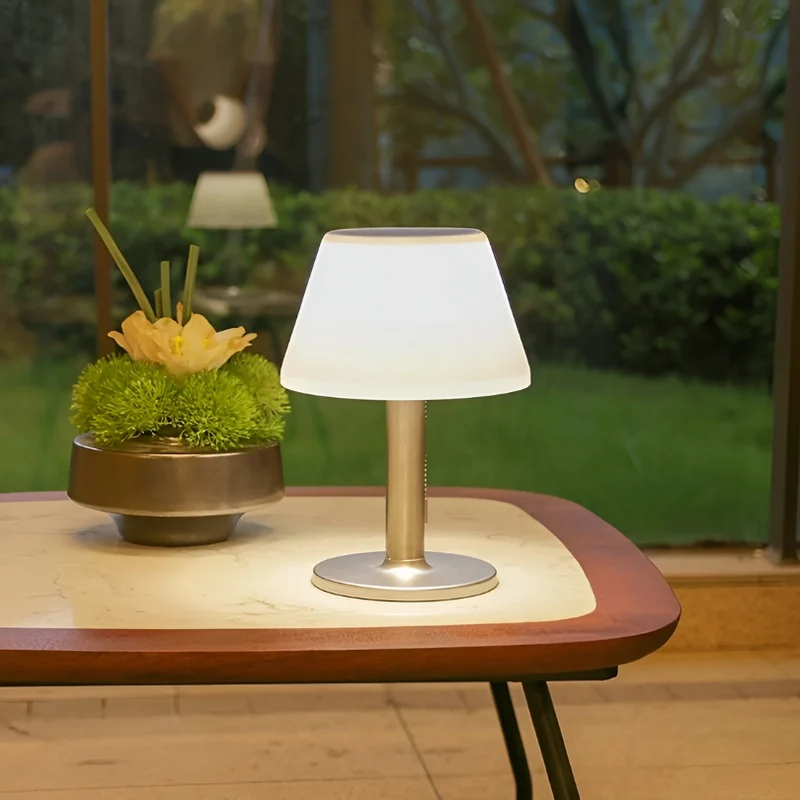 Stilig Solenergi Bordslampa - SolarLuxe | Veska