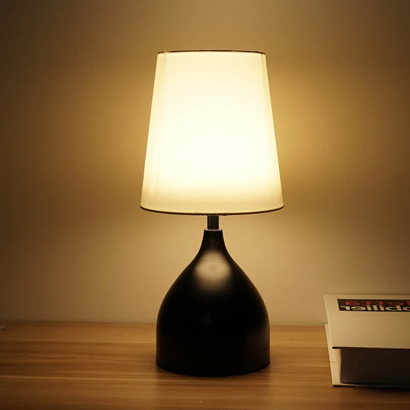 TrendyGlow – Modern LED Bordslampa för Sovrumsstämning | Veska