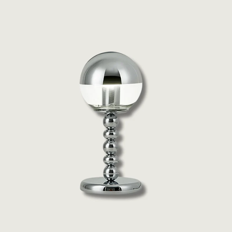 MirrorGlow – Minimalistisk Krom Bords Lampа | Veska