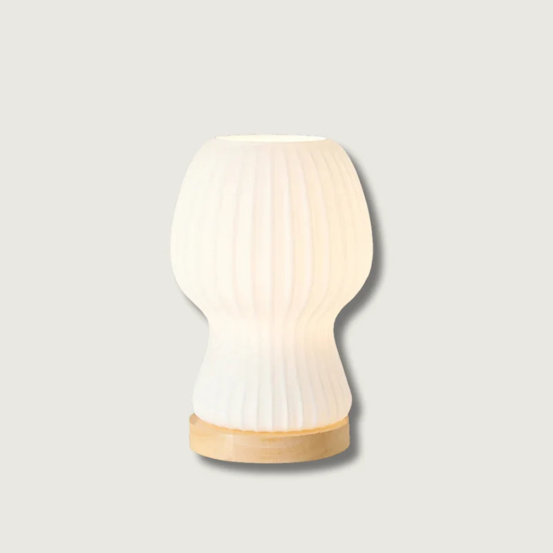 GlowBeam – Viktad glasbordslampa med träaccent | Veska