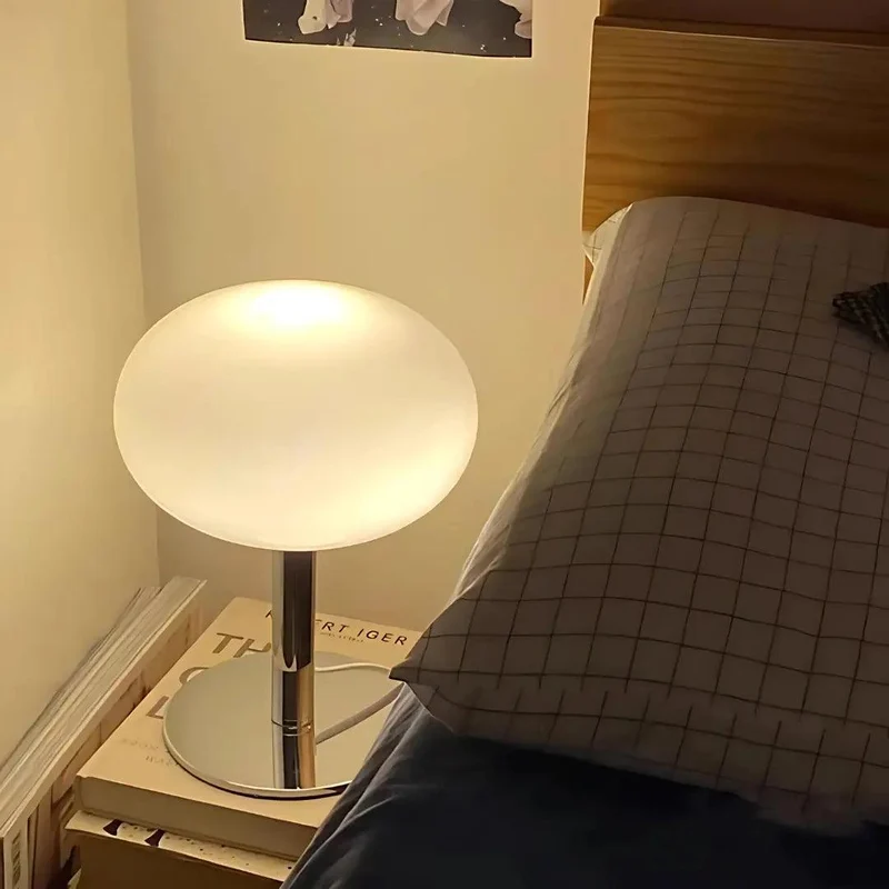 AuraLite - Stilig Bordslampa för Varje Hörn | Veska