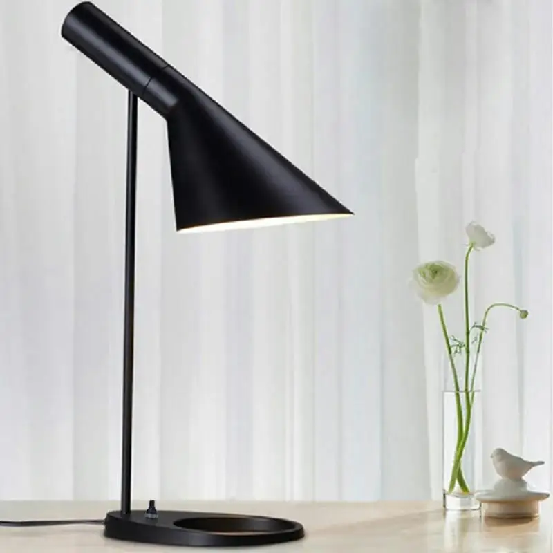 Metaluxe – Premium Modern Bordslampa | Veska