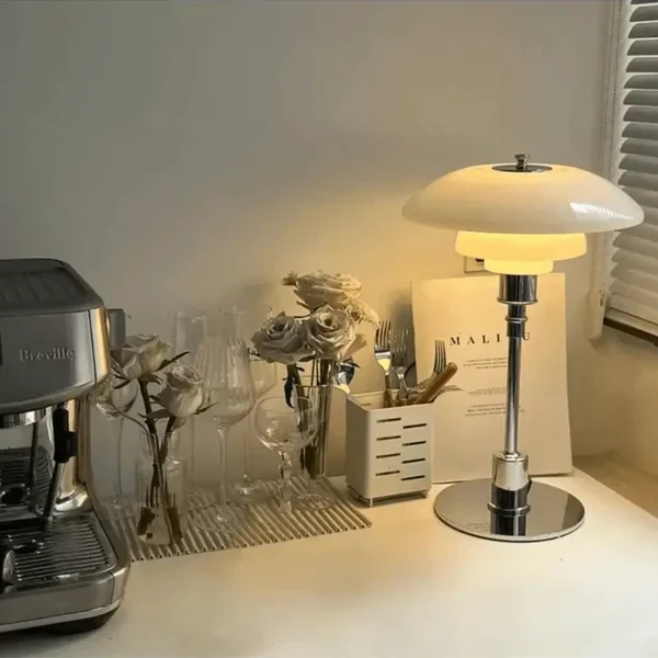 Skandinavisk Dimbar Bordslampa – Modern Dansk Designer Järn & Glas Lampa | Veska