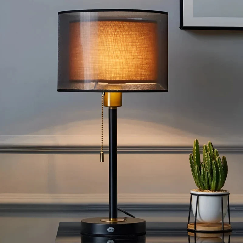 Lumis – Vintage Bordslampa med Dubbel Tygskärm | Varm Atmosfärsbelysning för Sovrum eller Vardagsrum | Veska